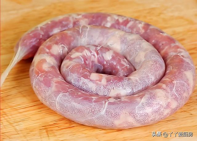 香肠外面的皮是什么，香肠表面的皮（灌香肠的秘方今天被公开了）
