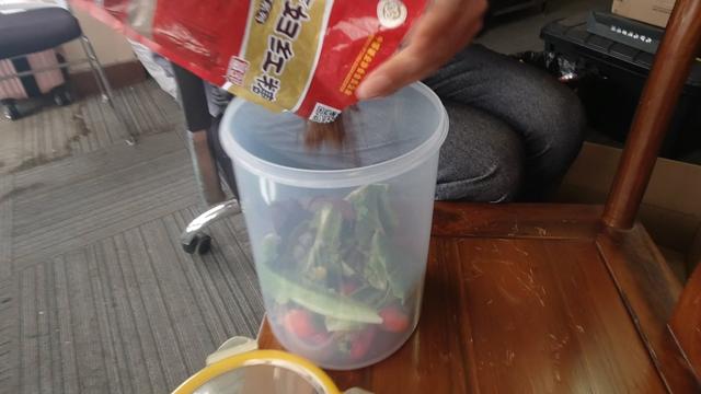 自制酵素的做法，如何自制水果酵素（烂果烂叶加点糖）