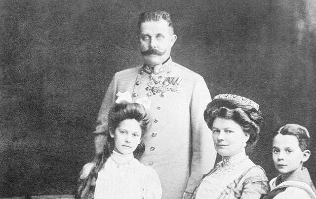 第一次世界大战的导火线，第二次世界大战的导火线是（点燃第一次世界大战导火线的年轻人是谁）