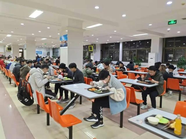 哈工大一校区图书馆几点开门，哈工大二校区图书馆开放时间（哈尔滨工业大学威海校区）