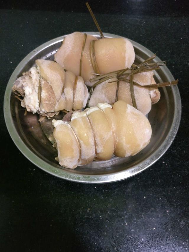 猪手的做法，沙姜猪脚简单又美味的一种做法（做猪蹄的方法视频）