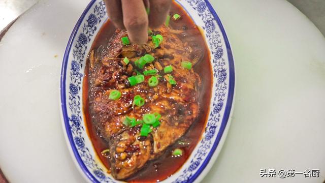 怎样做美味的红烧扁鱼，红烧扁鱼怎么做法大全窍门（做出来鲜嫩入味）
