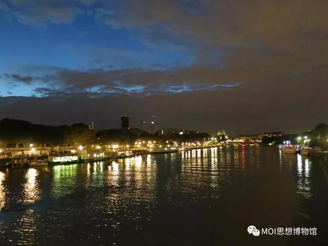 夜巴黎的歌词是什么，夜巴黎歌词（巴黎掠影<二>——夜巴黎）