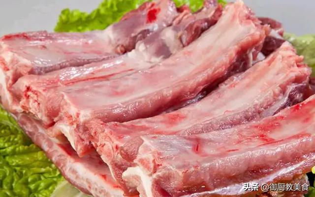 正确的给排骨焯水的方法，难怪排骨又老又柴