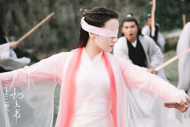 枕上书大结局白滚滚上线，东华和凤九相伴终生（凤九悲痛欲绝生下白滚滚）