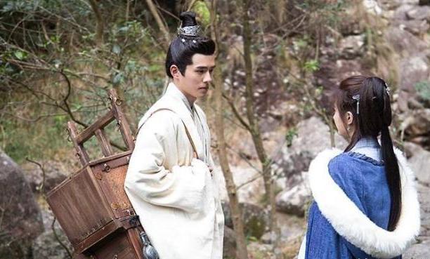 古人用什么暗喻爱人，古人用哪些词语来表示自己心爱的人（这两句诗到底是什么意思）