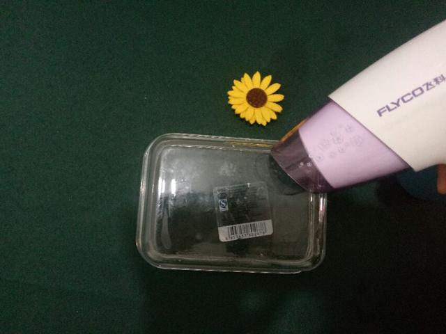 新塑料杯子第一次使用应该怎样处理，刚买来的塑料水杯使用前怎样处理一下（新生去除还不留痕迹）