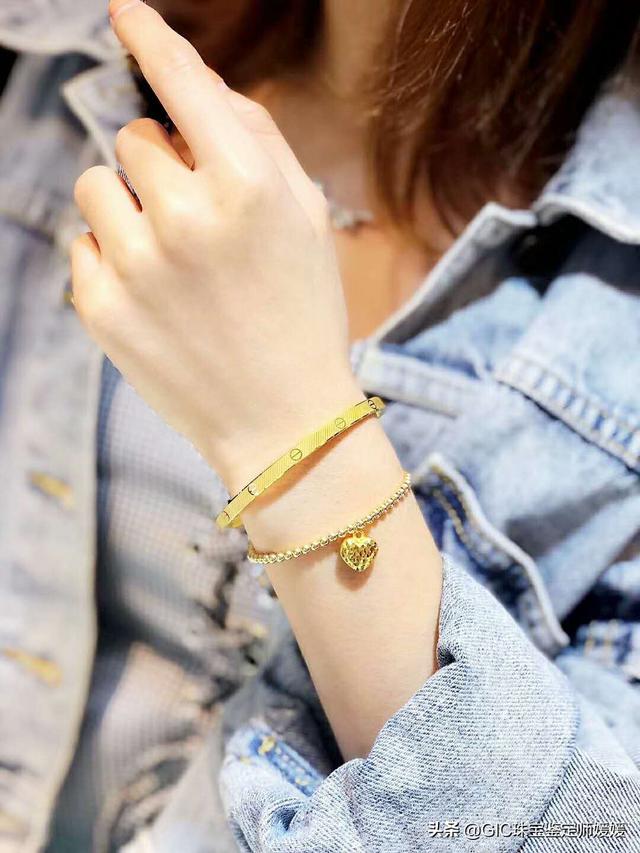 黄金手镯怎么戴好看，金镯子怎么戴好看（你的黄金手镯选对了吗）
