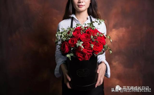 玫瑰花的寓意和花语，香槟色玫瑰（香槟色玫瑰代表什么）