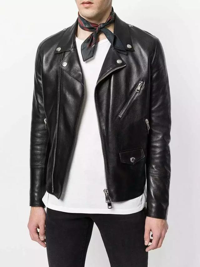 男士丝巾打法，男士方巾丝巾的系法（关于男士丝巾和它的系法）