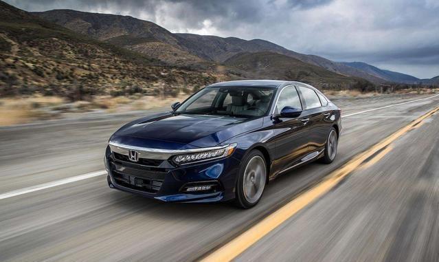 思铂睿和雅阁哪个好，17款本田思铂睿怎么样（本田思铂睿和雅阁哪个值得入手呢）