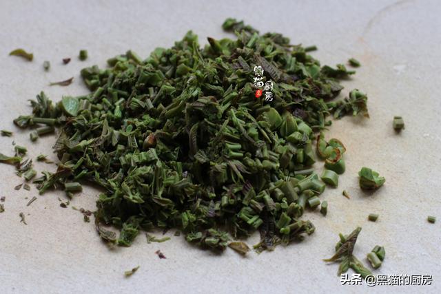 香椿叶子老了能吃吗，老香椿叶的腌制方法（85岁奶奶教我保留香椿的做法）