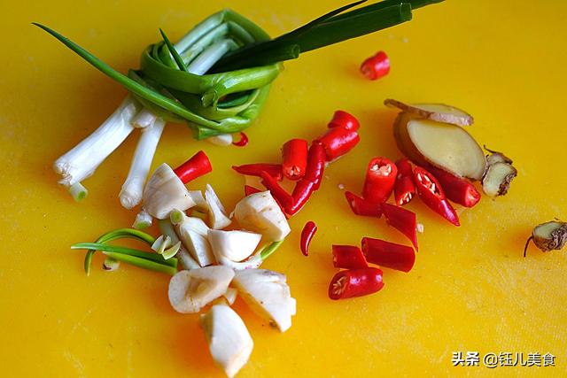 螃蟹脚怎么做好吃，冰冻螃蟹脚怎么做好吃（17元一斤的螃蟹）