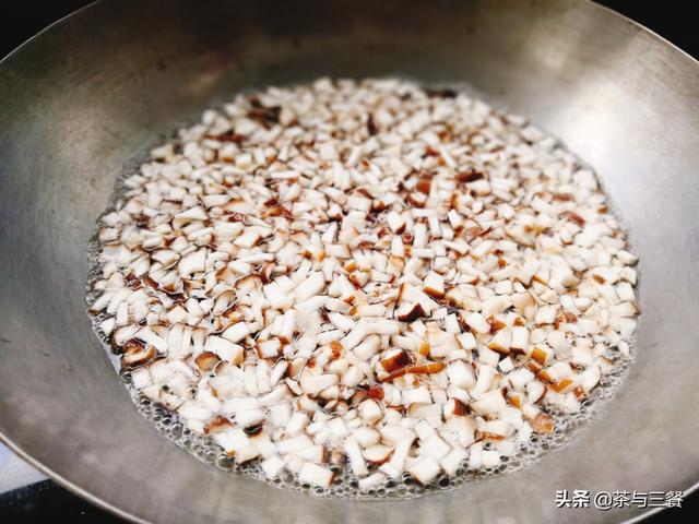 蘑菇酱最正宗的做法，蘑菇酱怎么做（拌面、夹馍、下饭）