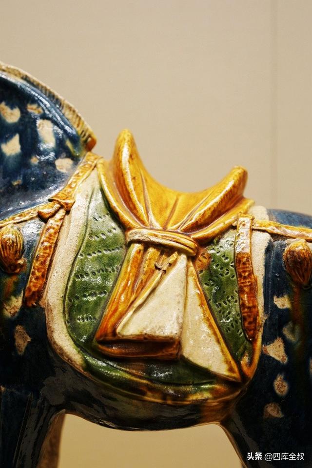 唐三彩是哪三彩，唐三彩有什么（西安、洛阳两地出土的唐三彩）