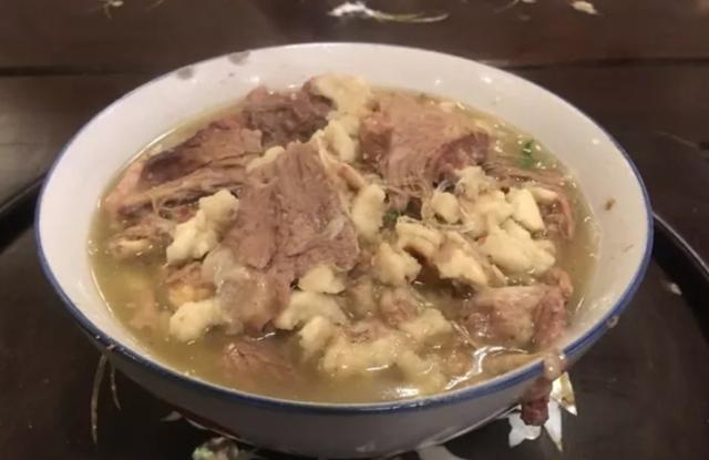 羊肉泡馍的来历，羊肉泡馍的做法（陕西羊肉泡馍历史起源新话）