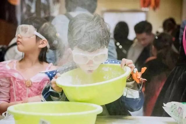 公司团建活动游戏，公司团建常做的小游戏（20个趣味团建活动游戏）