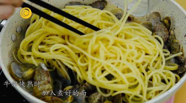 死花甲死的样子图片，怎么看出花甲是否死了（这样做花甲自动吐沙）