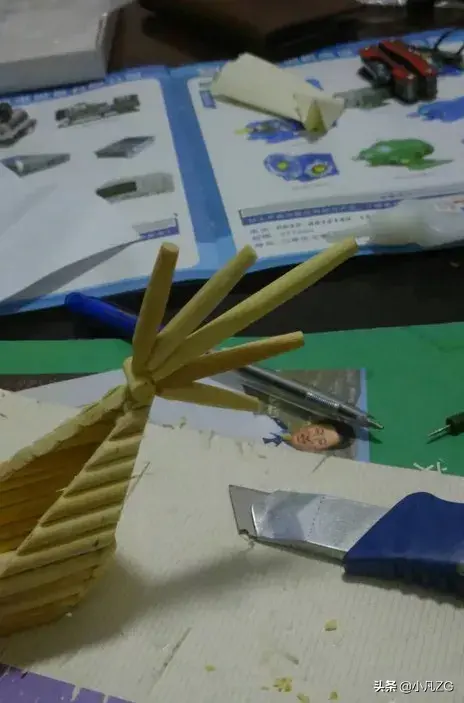 纸龙舟的制作方法，如何折一种简单的纸龙舟（一个手工龙舟轻松满足所有要求1）