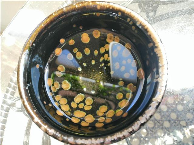 推杯换盏是什么意思，推杯换盏的盏的意思（推“杯”换“盏”）