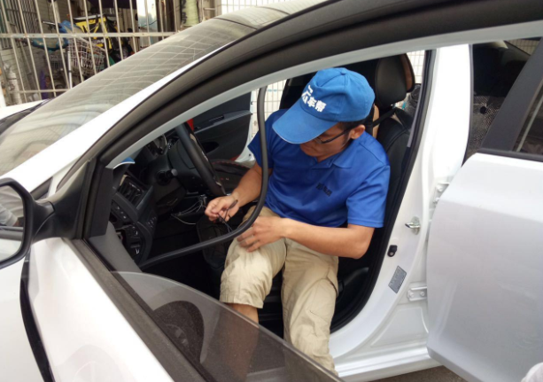 行车记录仪走线，安装行车记录仪怎么走线（自己安装行车记录仪该如何布线）