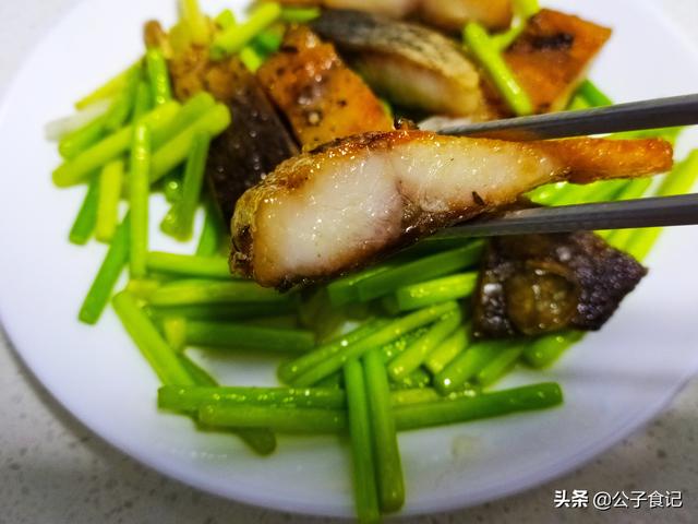 腊鱼怎么炒好吃，腊鱼怎么炒好吃又嫩（一道让我惦记了一年的菜）
