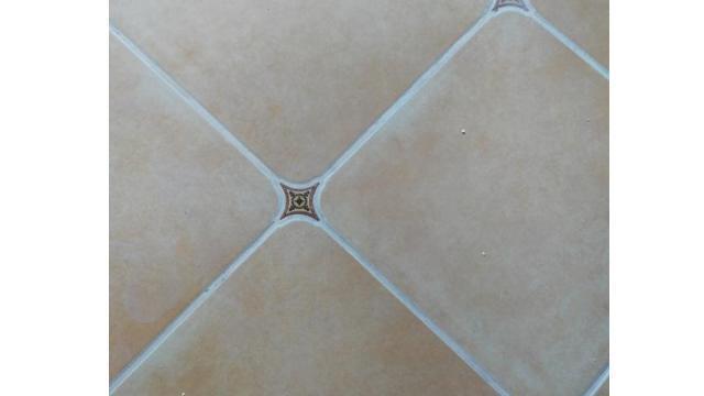 地板美缝怎么操作，地板美缝教程（瓷砖美缝的注意事项有哪些）