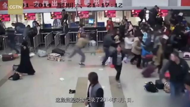 吉普车撞天安门，雷欧被赛文开着车撞（这样的明星到底是蠢还是坏）