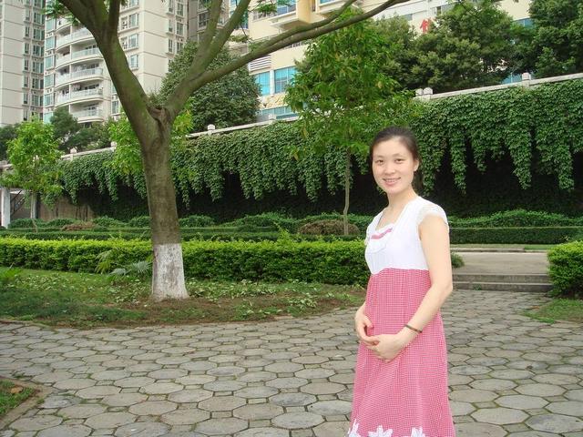 男孩胎心率高还是女孩胎心率高，怀孕胎心率高是男孩女孩（女性怀男女宝宝会有什么不同症状呢）