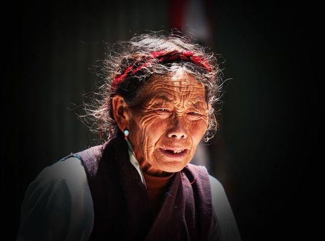 蛮横大老爷nikeaj，大老爷修改器（“我那个飞扬跋扈的爷爷）