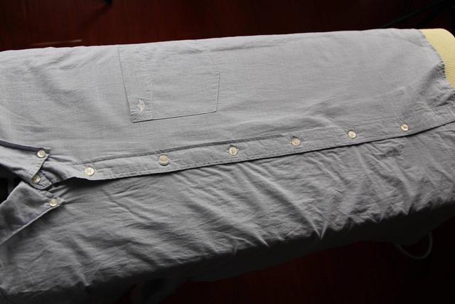 如何正确使用蒸汽电熨斗，电蒸汽熨斗怎么使用（一键熨烫蒸汽熨斗了解下）