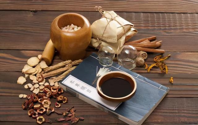 中药难喝有没有啥办法，女性喝中药调理月经期间的禁忌（病人抱怨：中药难闻又难喝）