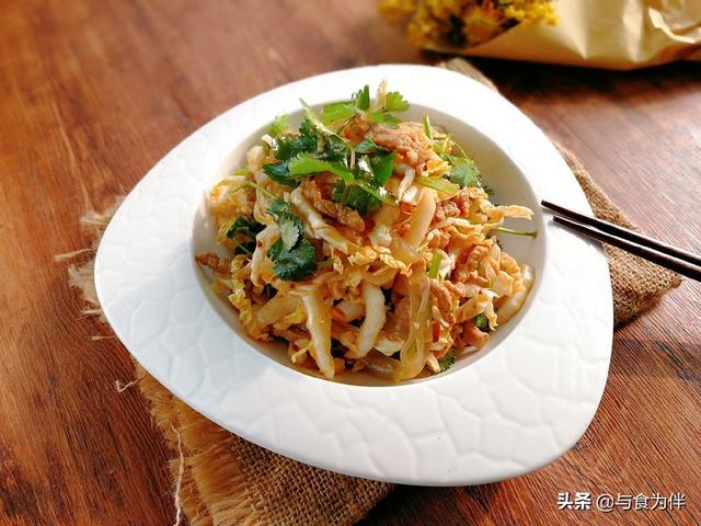 凉拌白菜丝怎么拌好吃，土豆丝凉拌怎么做好吃（记得巧用“它”）