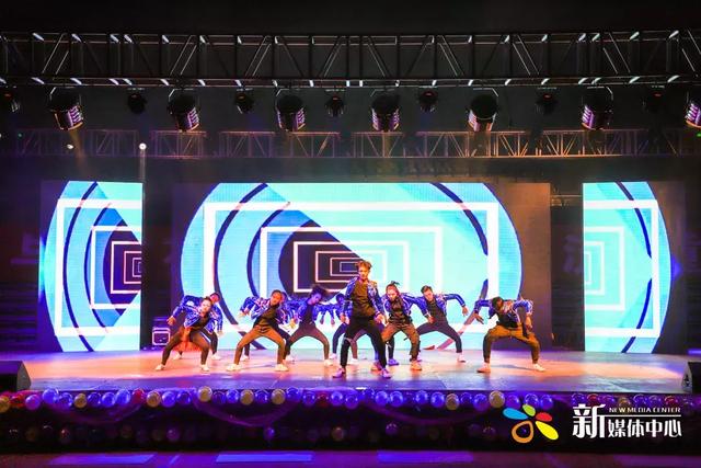 外婆的澎湖湾串词，外婆的澎湖湾串词主持人（2019元旦晚会）