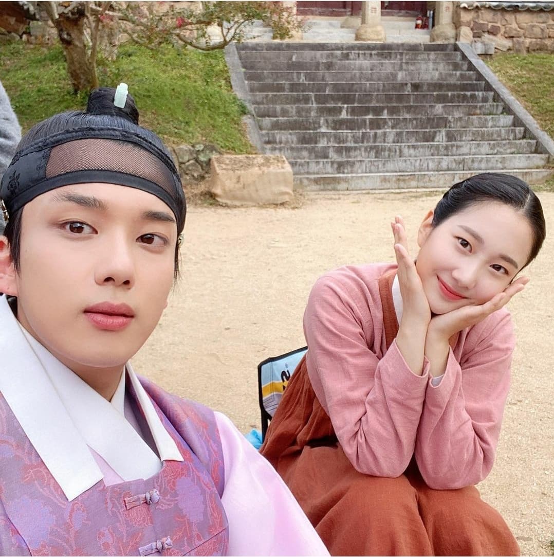 虽然《哲仁皇后》是皇后一部史剧,但凭借自然的眼演演技,永才完美地演