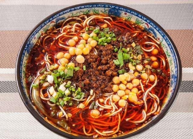 担担面的由来，担担面的由来的视频（它叫做成都“担担面”）