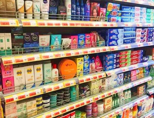 凡士林晶冻和凡士林唇膏的区别是什么，用凡士林晶冻做唇膏（逛超市时看到这些护肤好物）