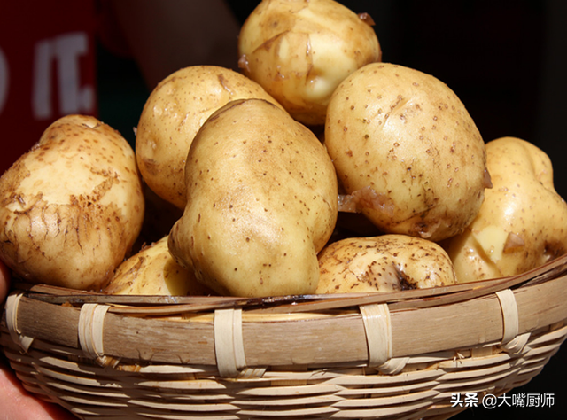 土豆不宜存放在什么地方，土豆的储藏保鲜方法（保存土豆别放地上）