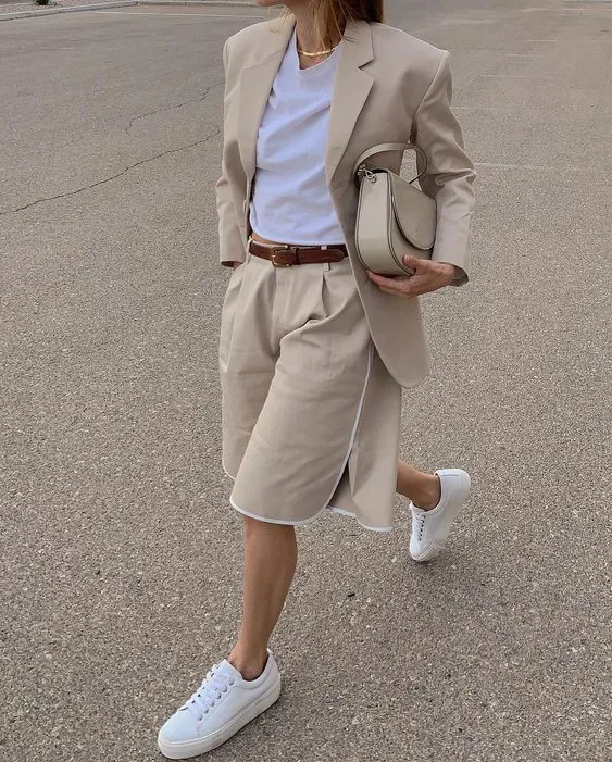 腿粗穿什么短裤，腿粗应该穿什么样的短裤（显瘦竟靠一条“大短裤”）