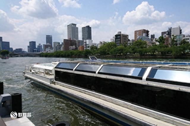 「大阪水上巴士」以水路游览大坂，集交通和观光于一体