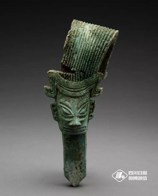 考古队发现奥特曼石像，卫星拍到奥特曼是真的吗（三星堆“挖出”诸葛亮和奥特曼）