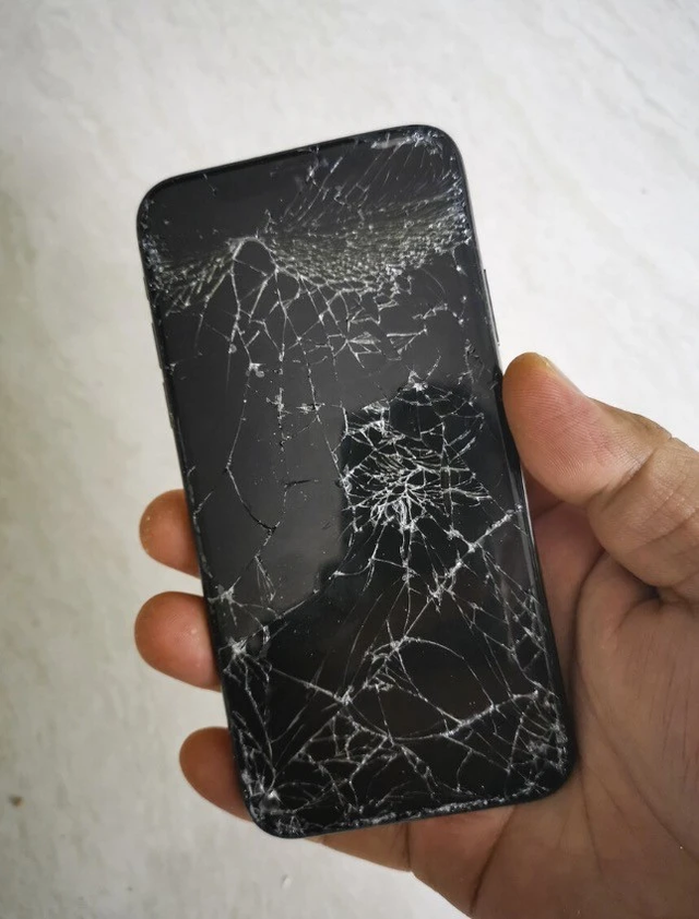 屏幕破碎,手机屏幕碎了后再买碎屏险还有用吗(绿厂护屏计划升级2