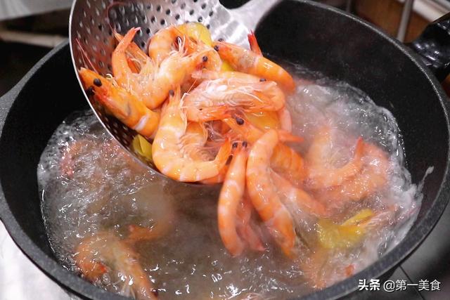 水煮虾蘸料制作方法，水煮虾蘸料怎么调好吃（广式白灼虾不是简单水煮）