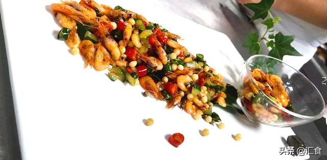 京葱（京葱爆羊肉），京葱烧鞭花、酱瓜小河虾、酸辣小海鲜