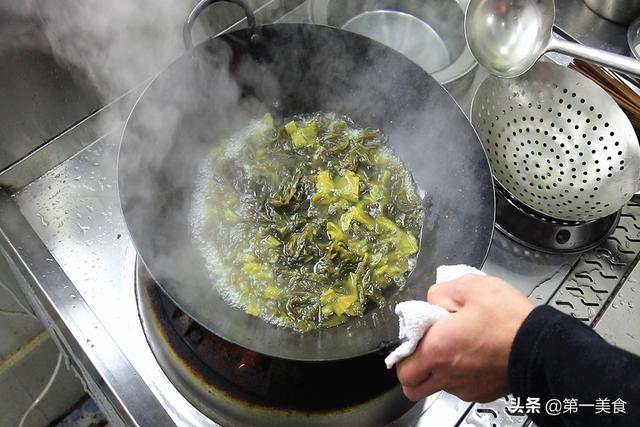 酸菜鱼的做法，酸菜鱼的做法 家常（厨师长讲解地道酸菜鱼做法）