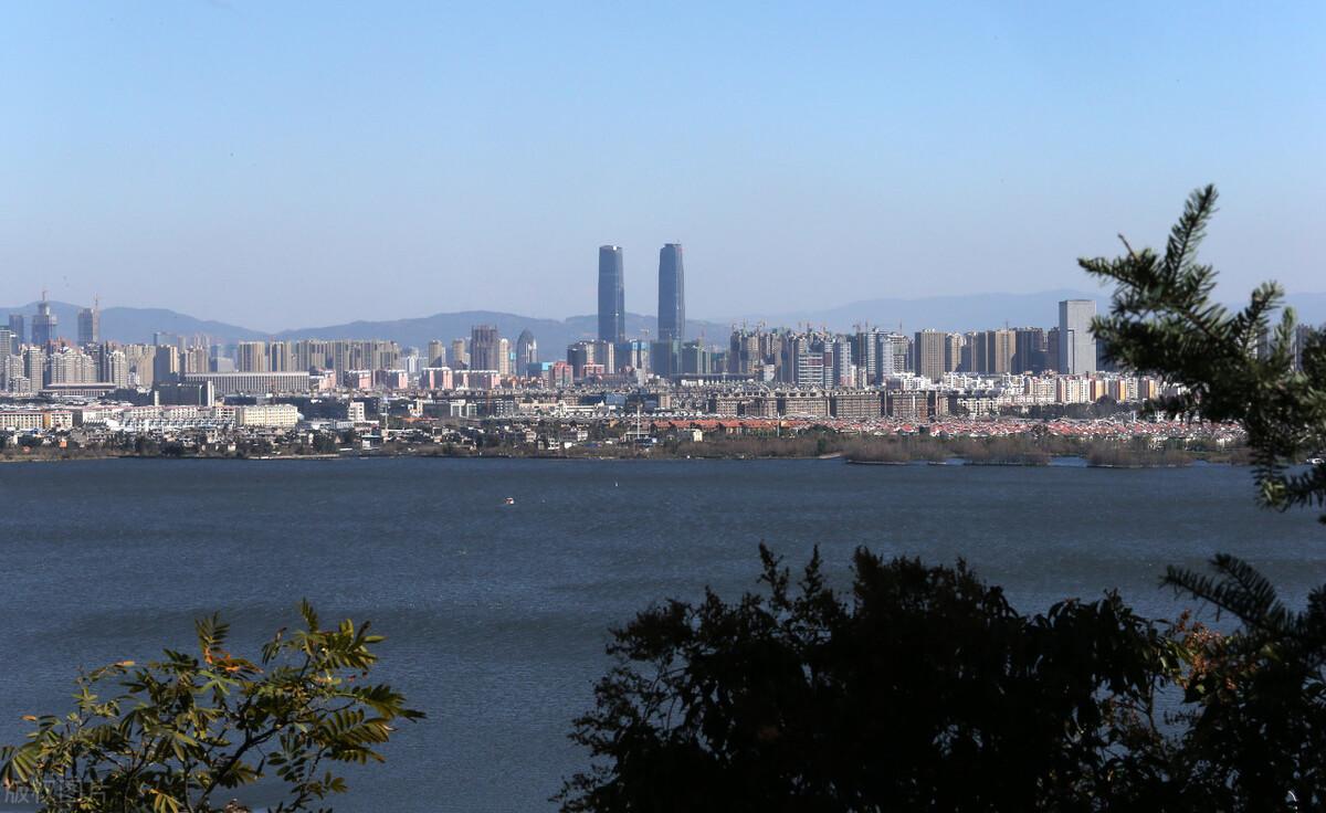 哈尔滨纬度(美国纬度比中国高)