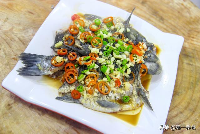 鲫鱼熬汤用刮鳞吗，鲫鱼熬汤用刮鳞吗用什么刀（端上桌就是一道不错的待客菜）