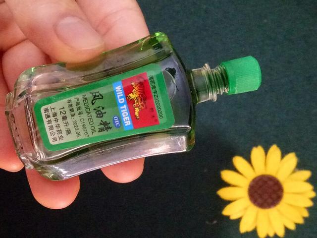 新塑料杯子第一次使用应该怎样处理，刚买来的塑料水杯使用前怎样处理一下（新生去除还不留痕迹）