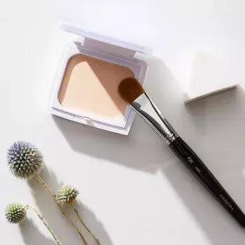 BB霜和气垫BB有什么区别，气垫bb和bb霜的区别（BB霜、气垫、粉底液、素颜霜...这些底妆区别在哪）