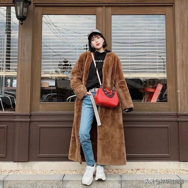 透明校服这样穿可以避免尴尬，透明校服这样穿可以避免尴尬嘛（这3种风格美呆了）